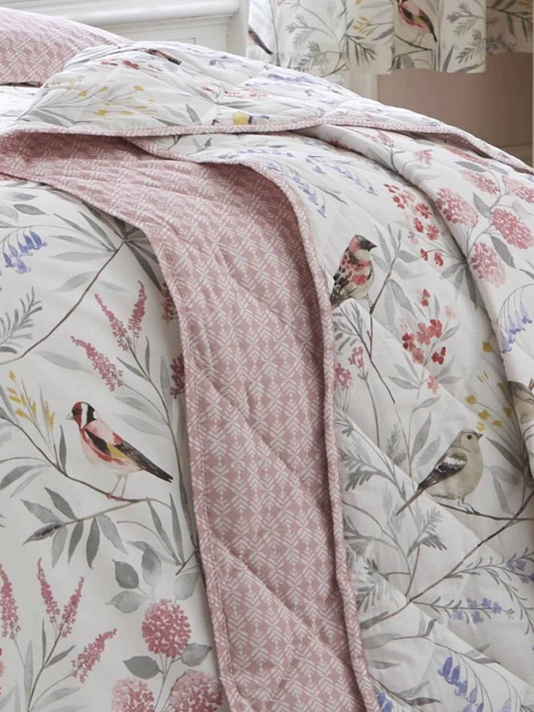 Dreams & Drapes Pink Caraway quilted bedspread 200x230cm - British product