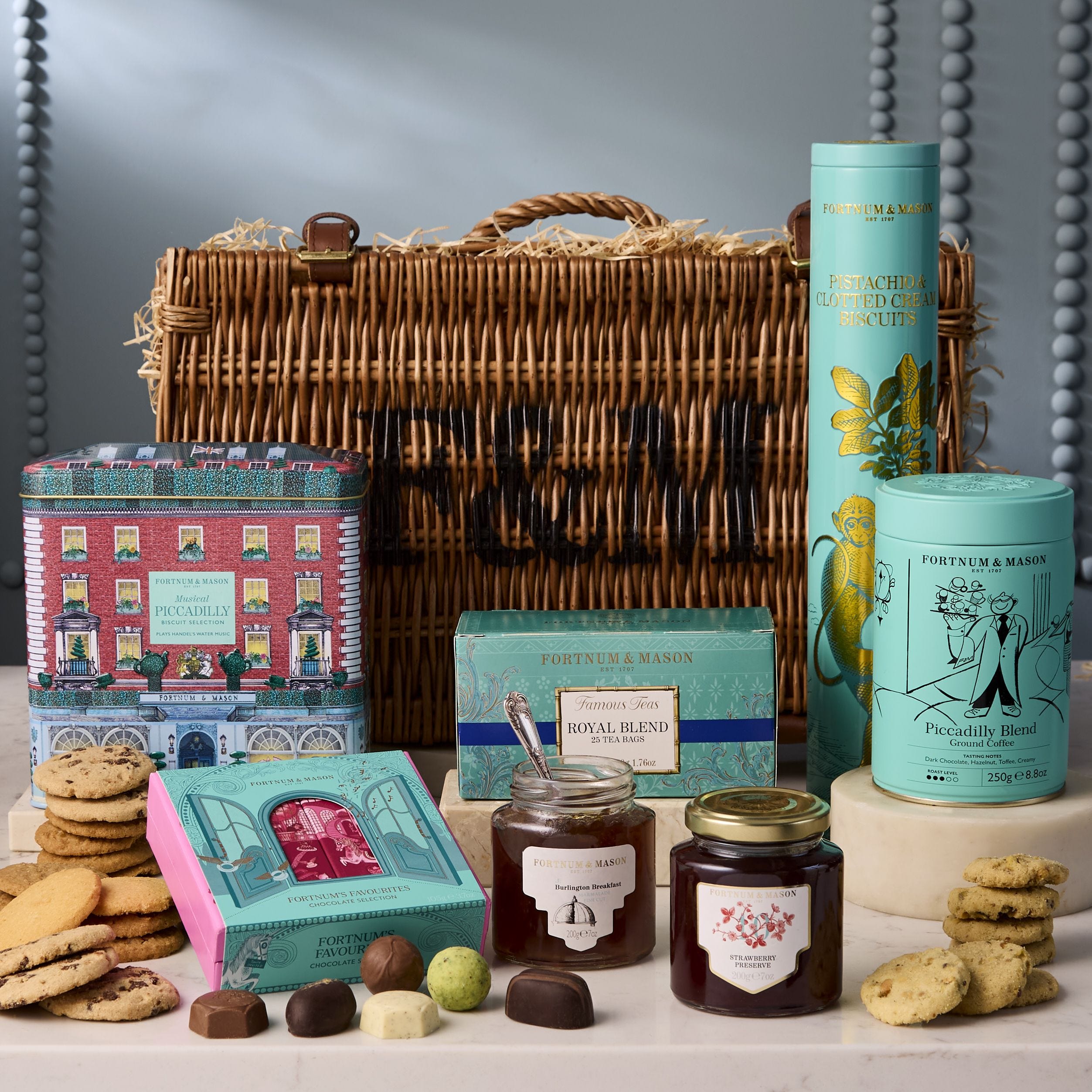 Fortnum & Mason Piccadilly wicker hamper, UK version