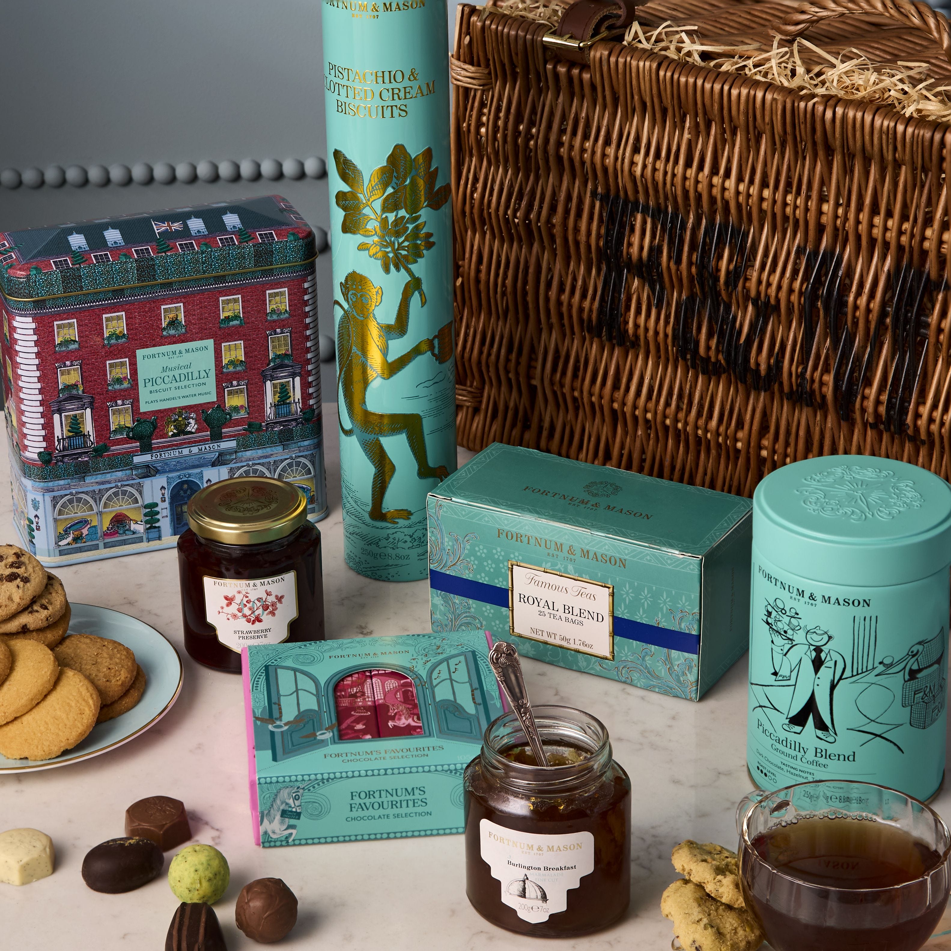 Fortnum & Mason Piccadilly wicker hamper, UK version