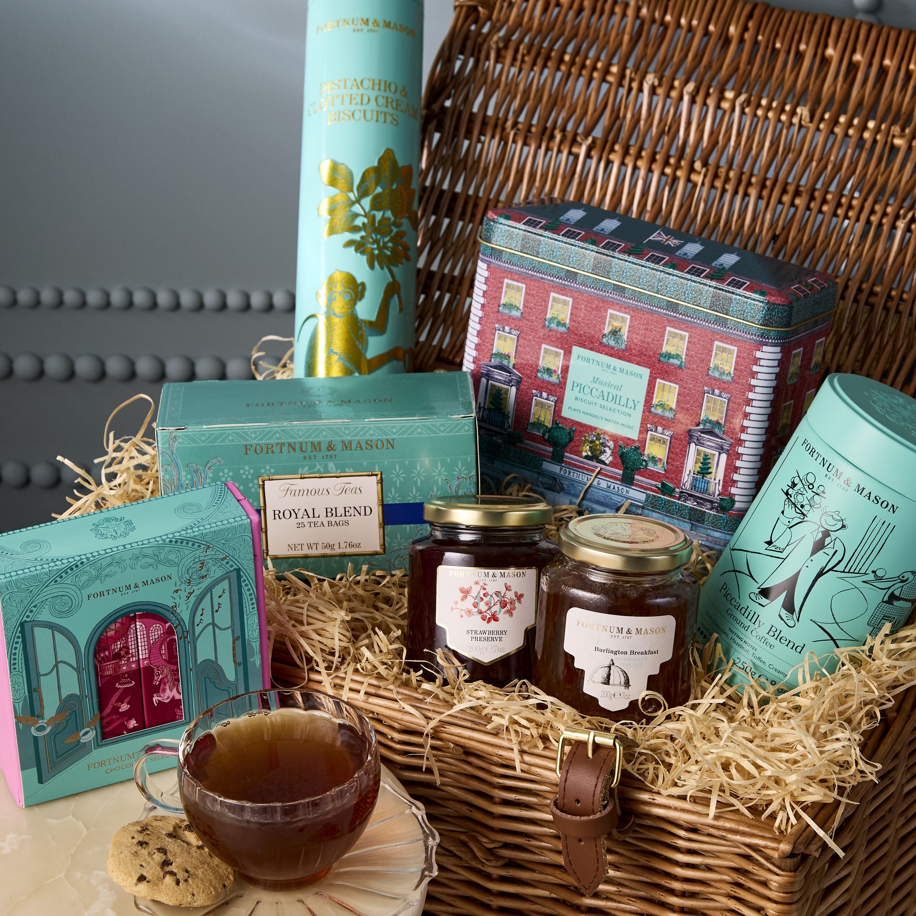 Fortnum & Mason Piccadilly wicker hamper, UK version