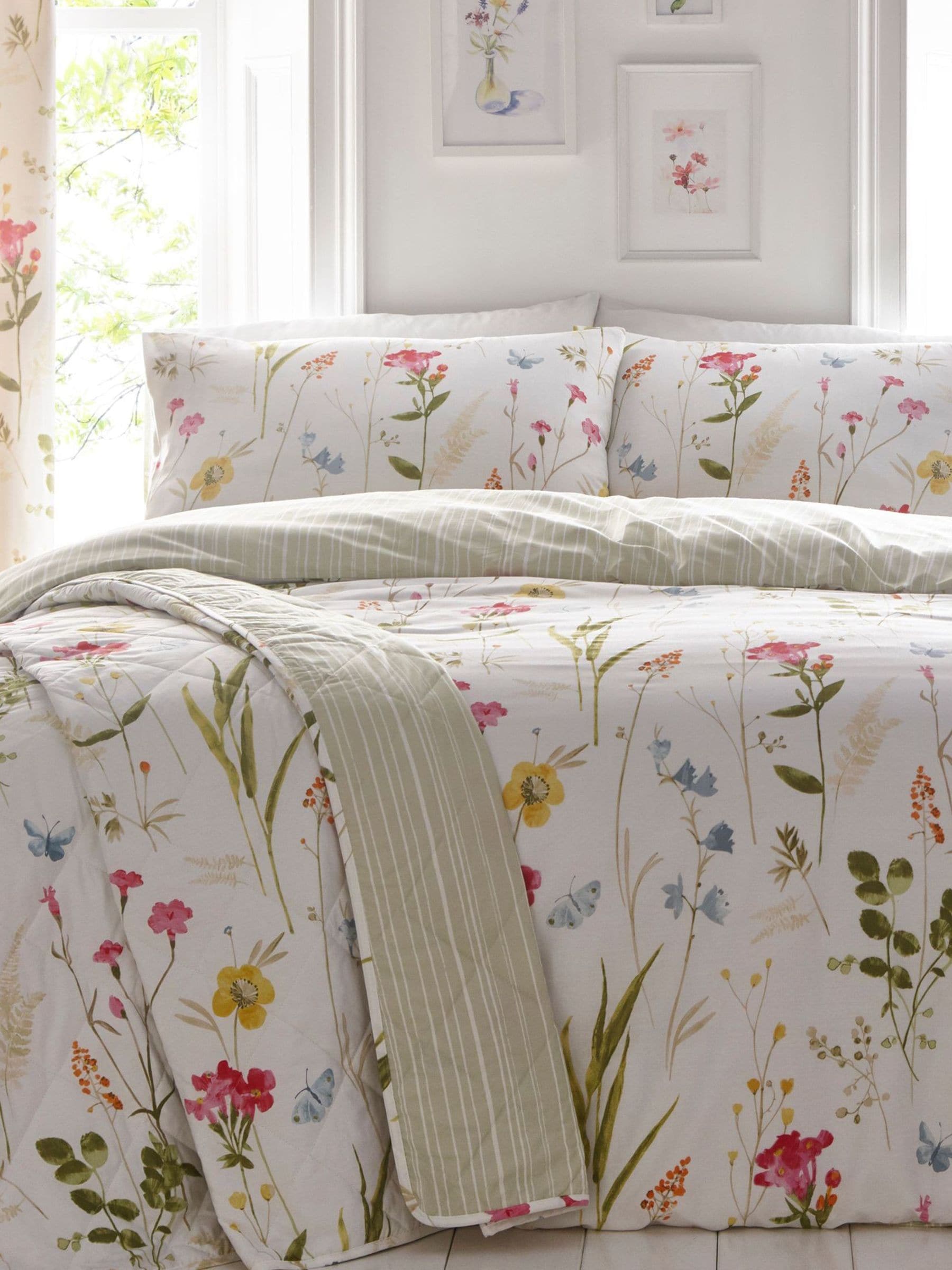 Dreams & Drapes quilted bedspread White Spring Glade Floral, imported from the UK