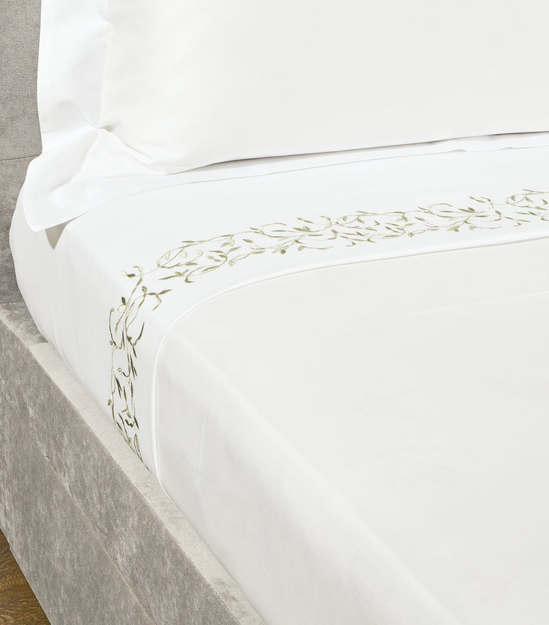 Harrods of London Tresco Embroidered King Duvet Cover Set 230cm x 220cm, UK version