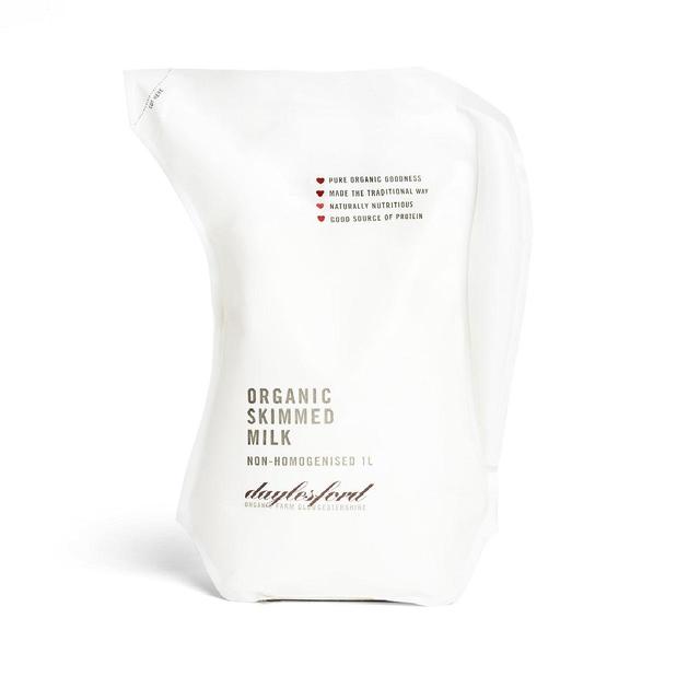 Daylesford Organic Skimmed Milk Unhomogenised   1L GOODS M&S   