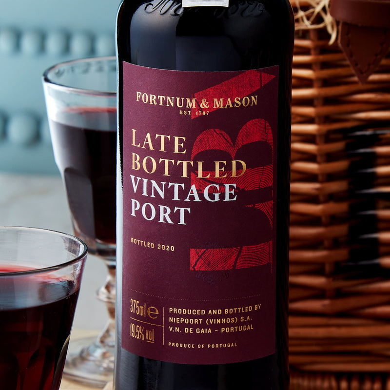 Port and Stilton hamper with port wine and Stilton cheeses, UK version