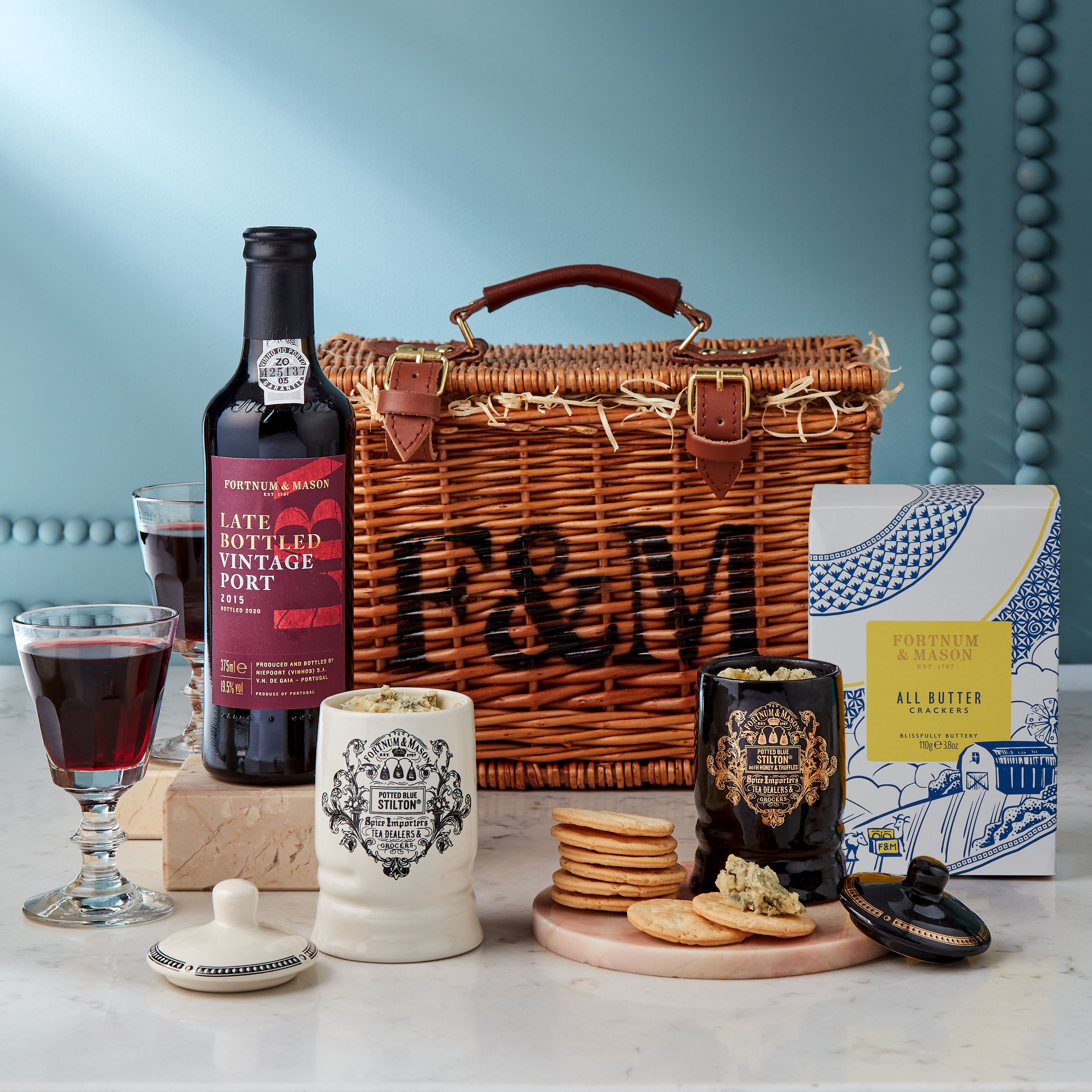 Port and Stilton hamper with port wine and Stilton cheeses, UK version