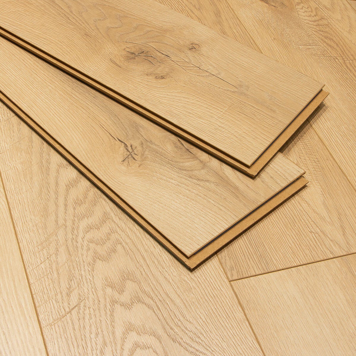 Golden Select Oslo light oak laminate flooring pack 1.146 m², UK version