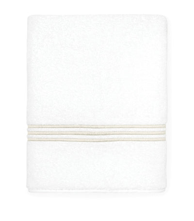 Harrods Håndbrodert håndkle i egyptisk bomull 50 cm x 75 cm - Kjøp online hos McGrocer