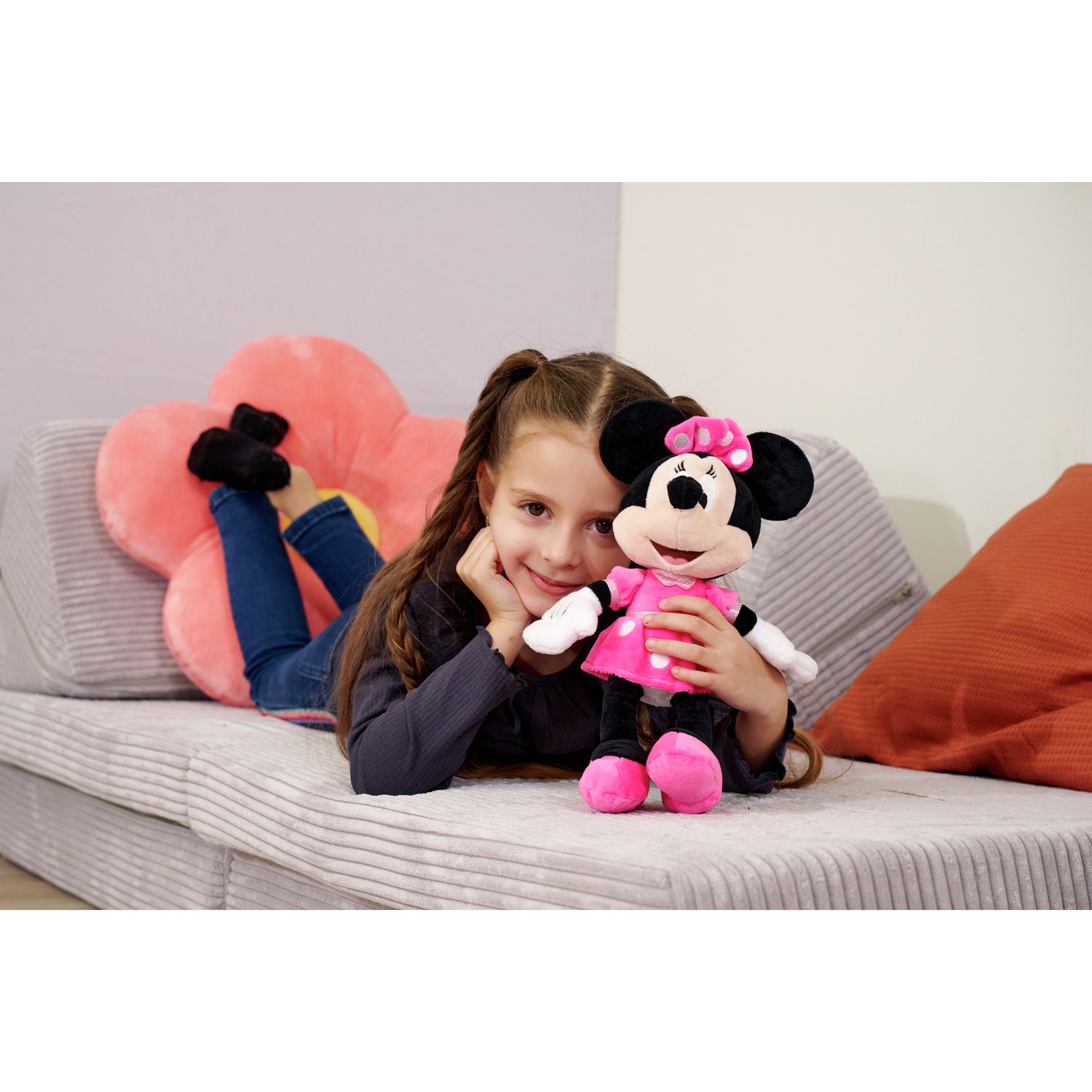 Disney Minnie Mouse soft toy 25cm, UK version