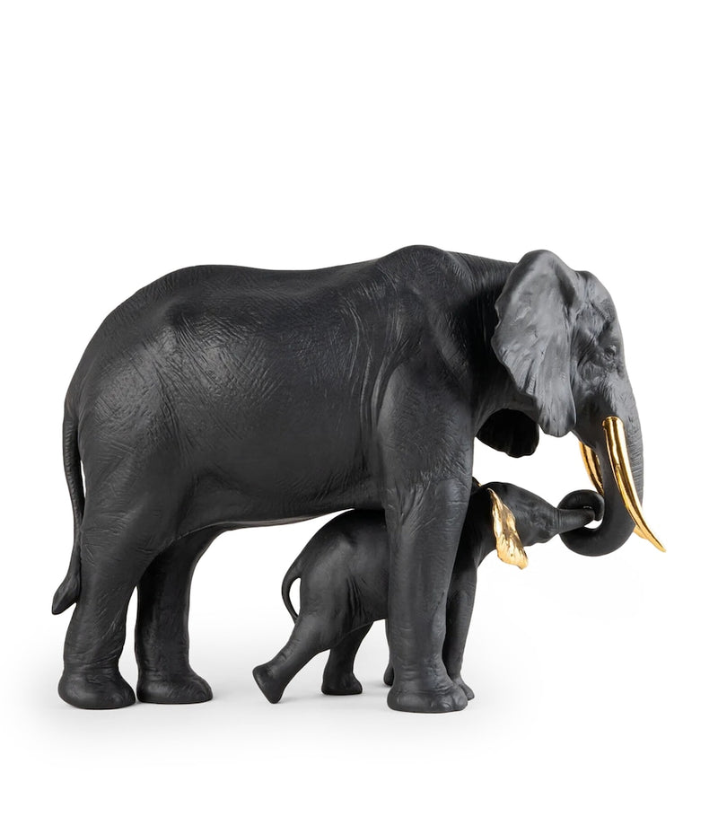 Lladró porcelain figurine of elephant mother and child, imported from the UK