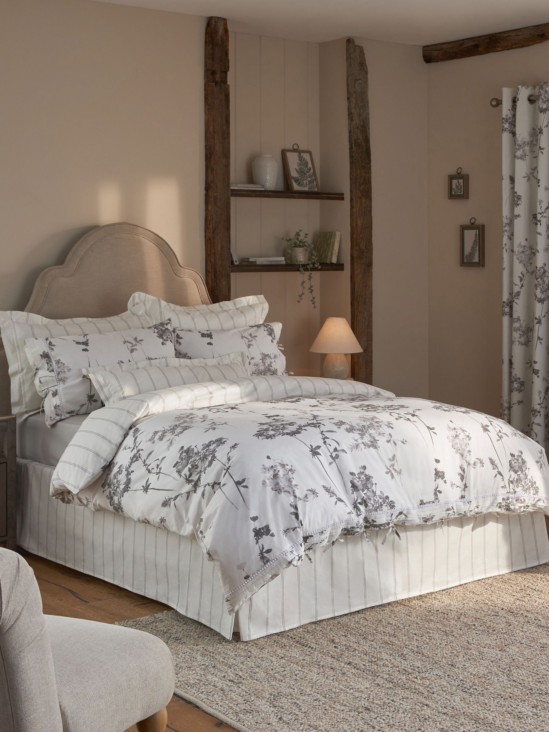 Grey/White floral duvet cover and pillowcase set - British product