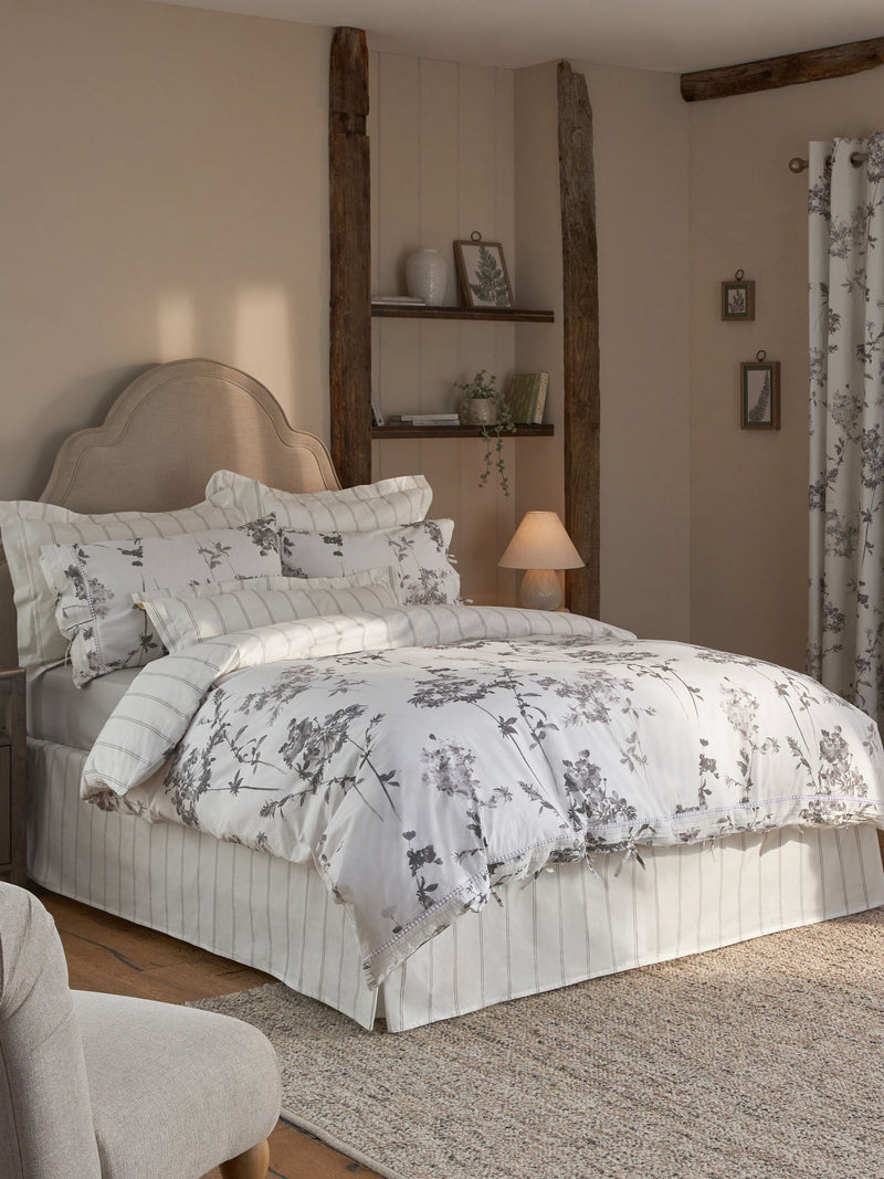 Grey/White floral duvet cover and pillowcase set - British product
