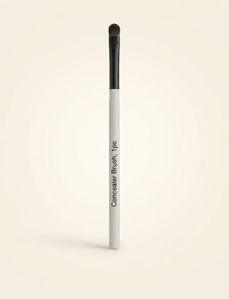 Prada Eye Definer brush for precise eyeshadow definition (British brand)