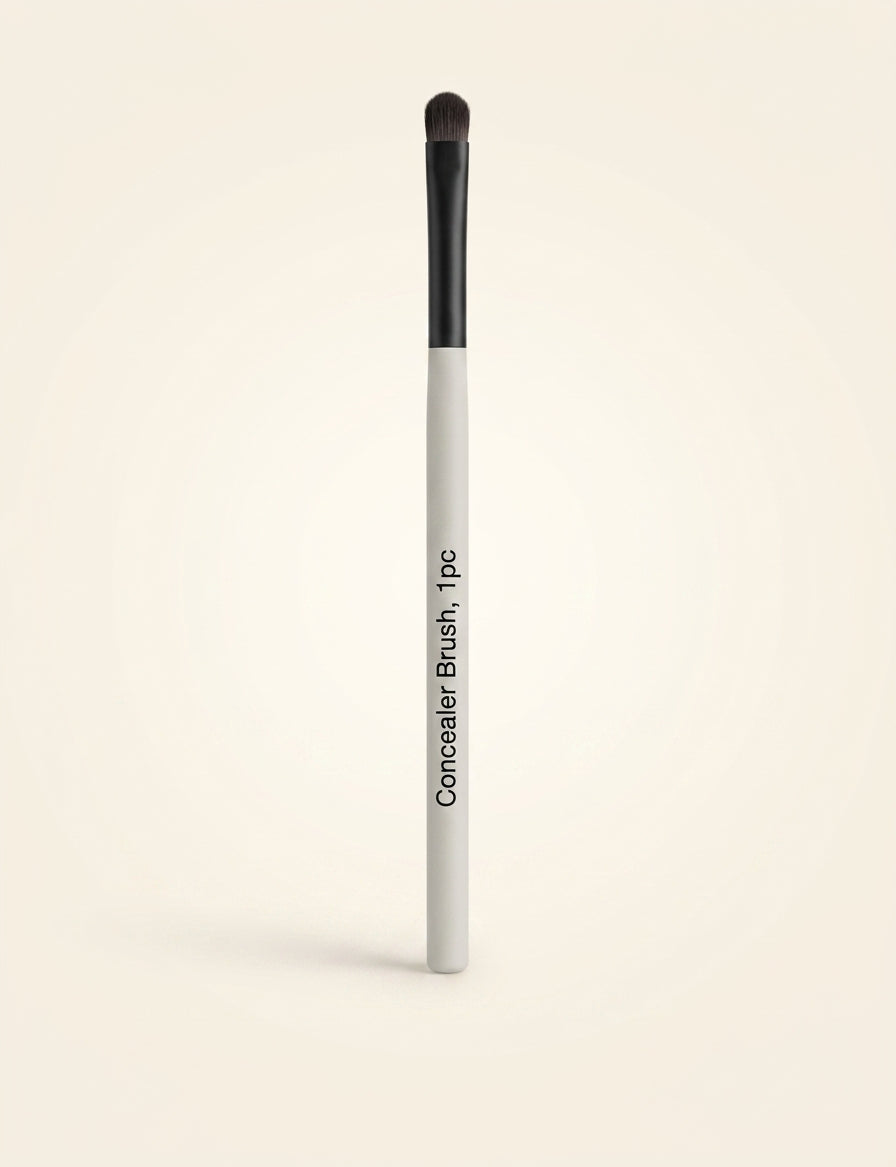 Prada Eye Definer brush for precise eyeshadow definition (British brand)