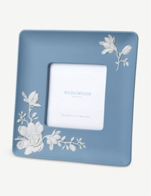 Wedgwood jasperware picture frame magnolia blossom 10x10cm, imported from the UK