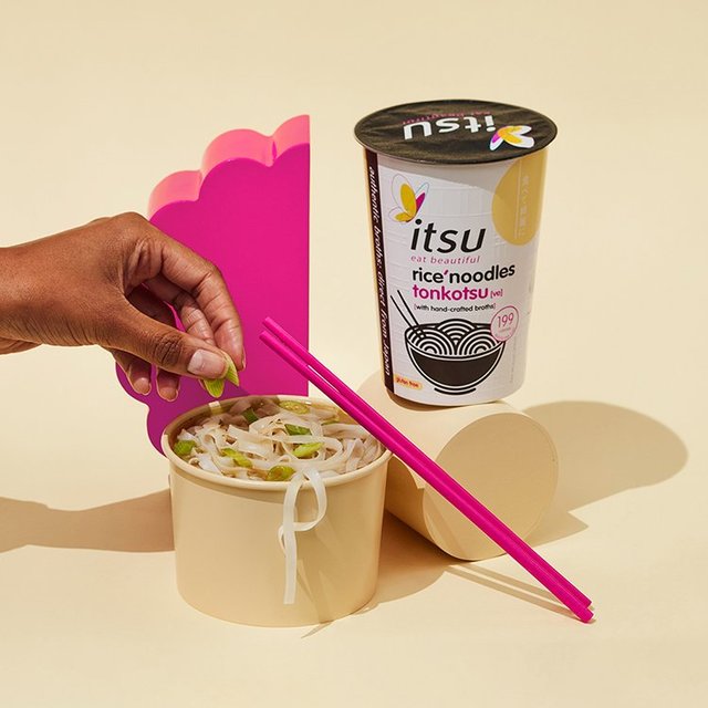 itsu tonkotsu rice noodles cup   63g GOODS M&S   