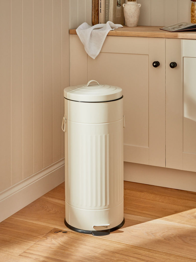 Sage green 30L vintage ribbed soft close pedal bin (British brand)