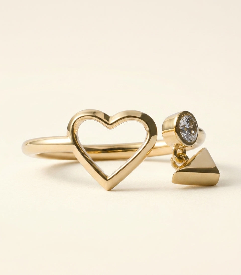 Prada-pyntet ring med trekant-sjarm - Britisk produkt
