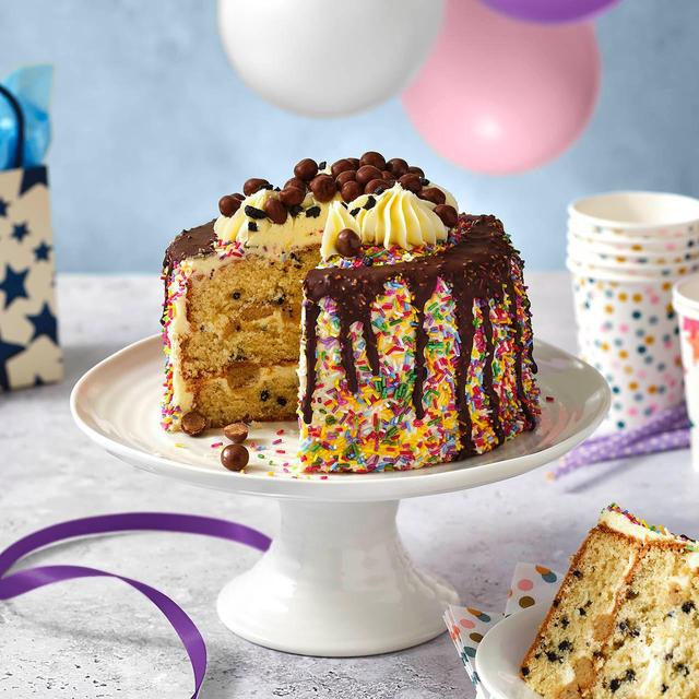 M&S Cookie Dough Cake   1.14kg