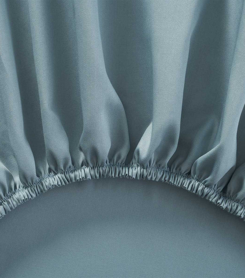 Yves Delorme double fitted sheet in organic cotton sateen, 135cm x 190cm (British brand)