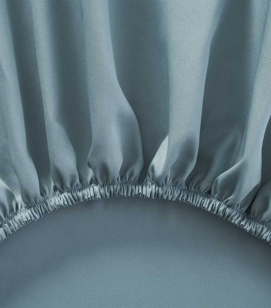 Yves Delorme double fitted sheet in organic cotton sateen, 135cm x 190cm (British brand)