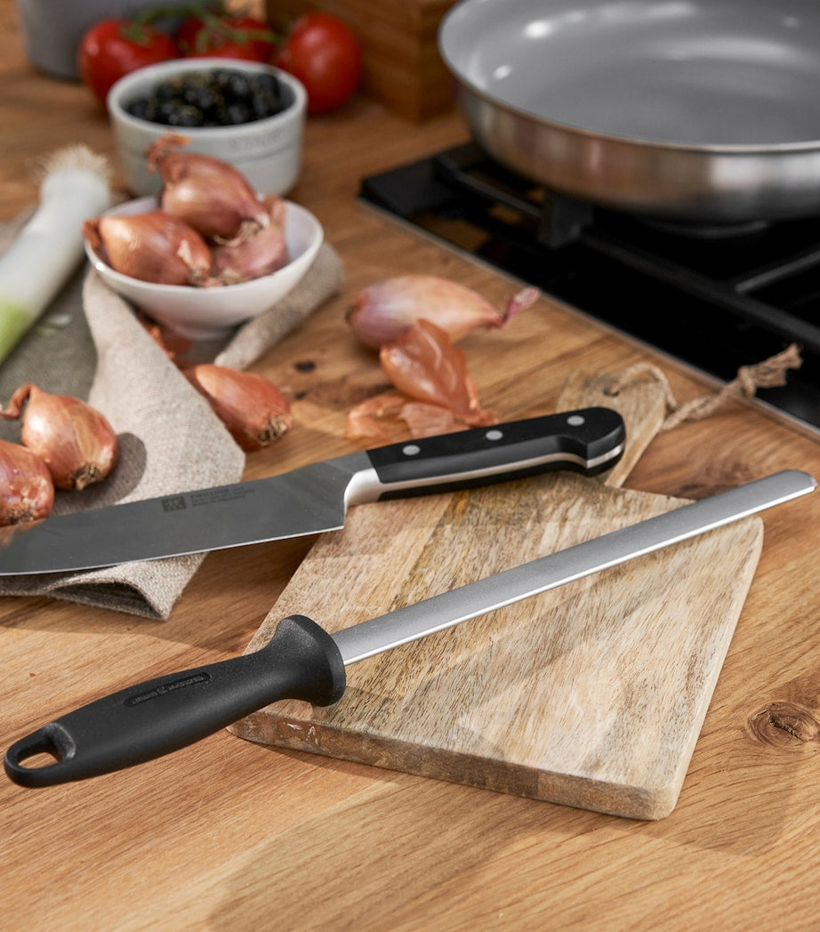 مكعب شحذ بيضاوي Zwilling، إصدار المملكة المتحدة