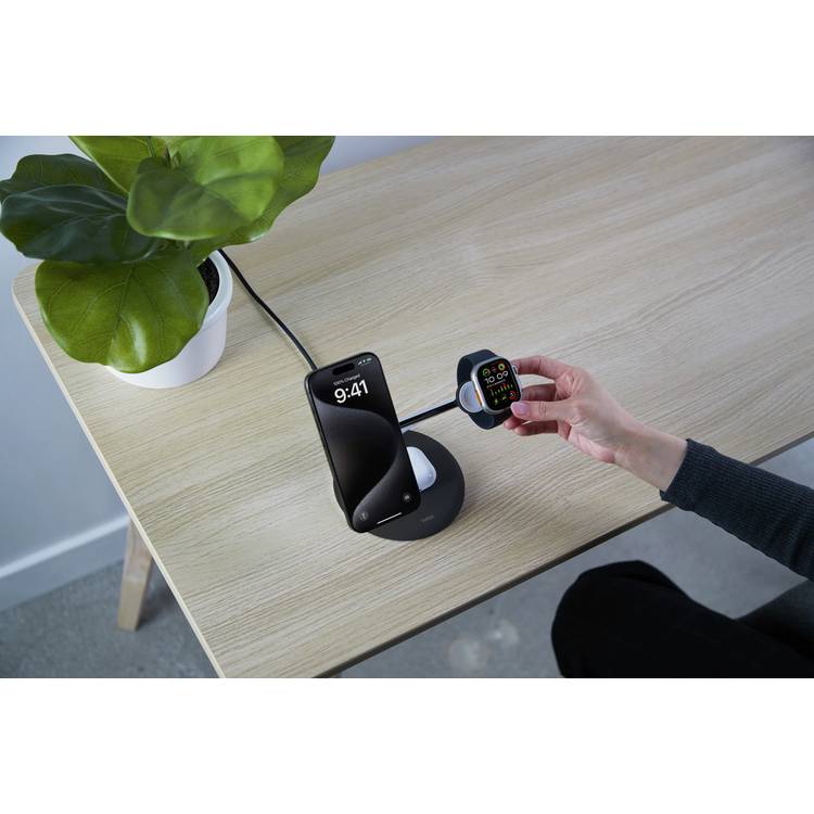 Belkin 3-in-1 Qi2 wireless charger White - British product