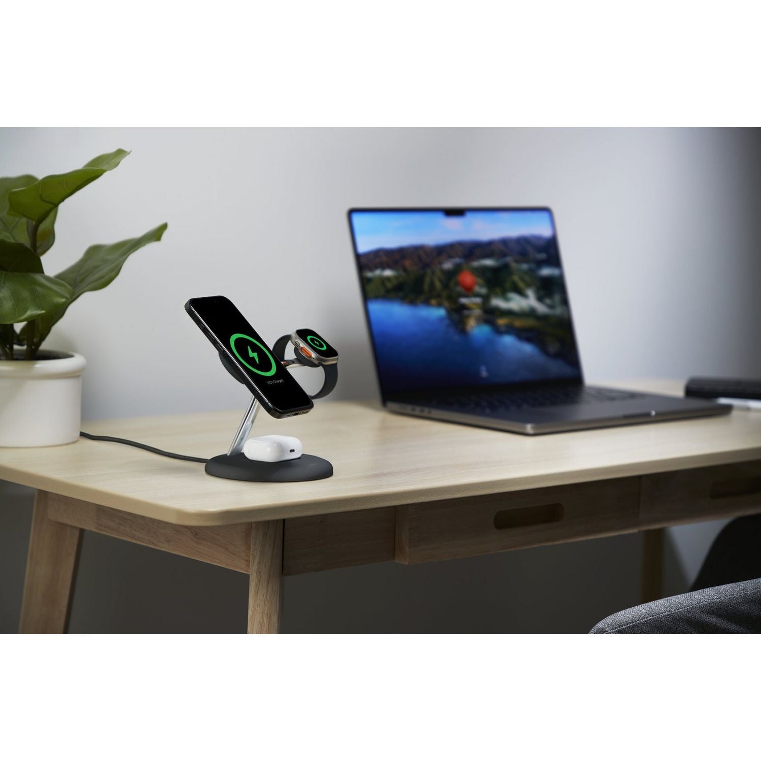 Belkin 3 in 1 MagSafe Compatible Qi2 Wireless Charger -Black