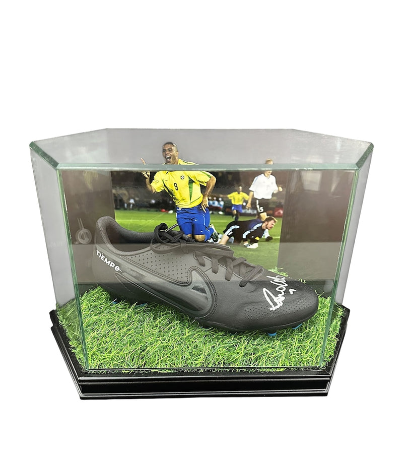 Leipzig Galleries autographed Ronaldinho Gaúcho football boot display (British brand)