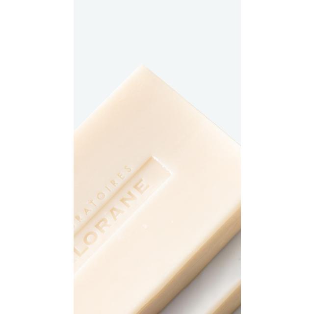 Klorane Softening Solid Shampoo Bar with Oat Milk for the Whole Family   80g