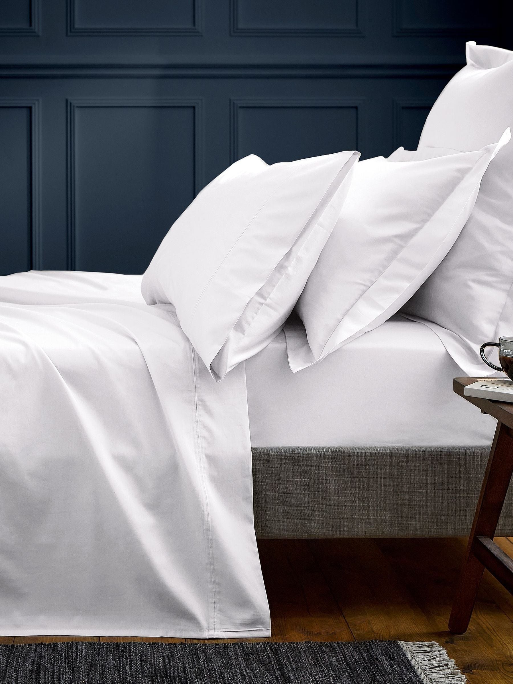 Bedeck of Belfast White Bob flat sheet - British product