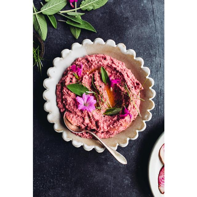 ChicP Sharing Table Beetroot & Horseradish hummus Pot   300g GOODS M&S   