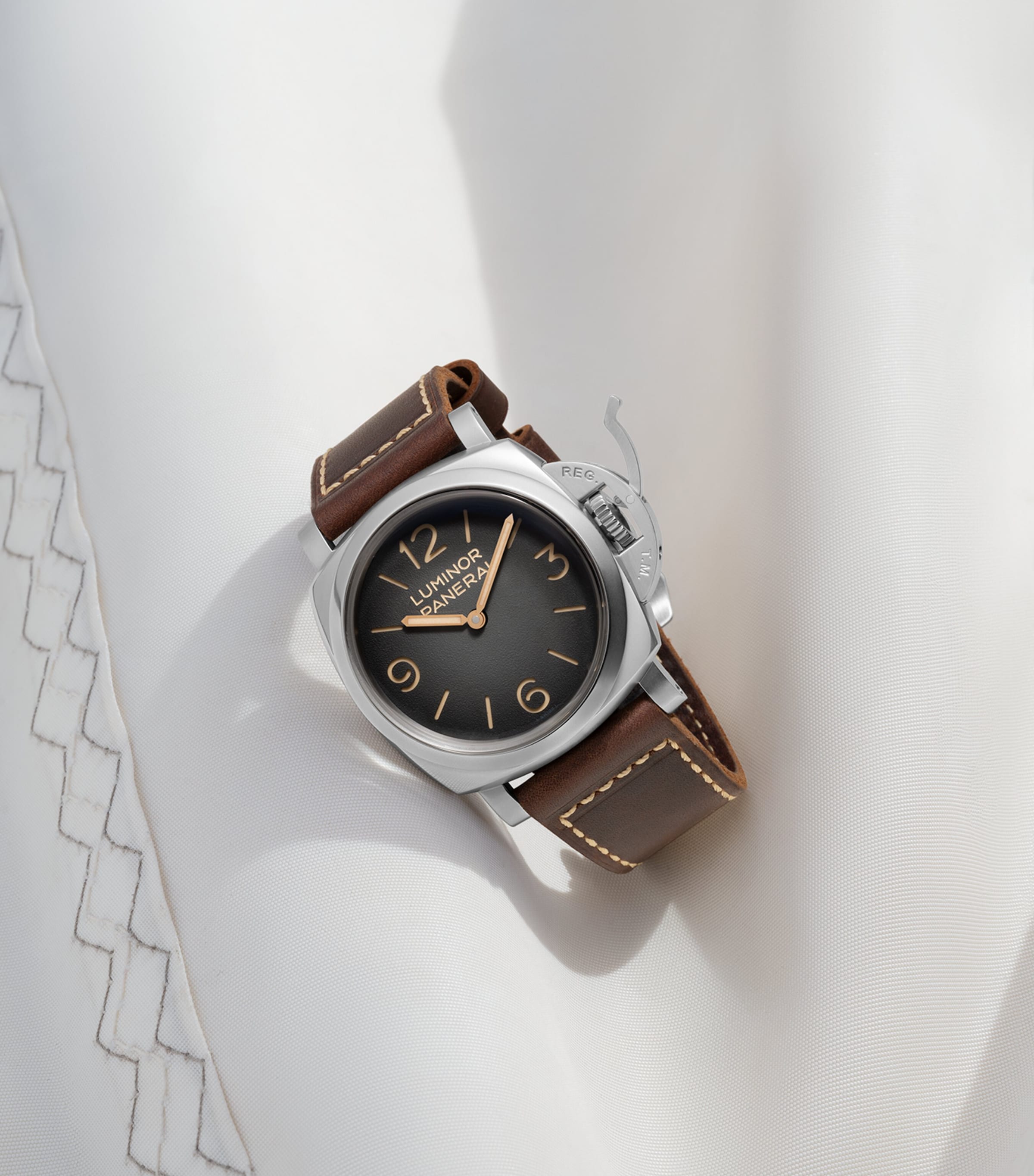 Panerai Luminor Tre Giorni 47mm stainless steel watch - British product