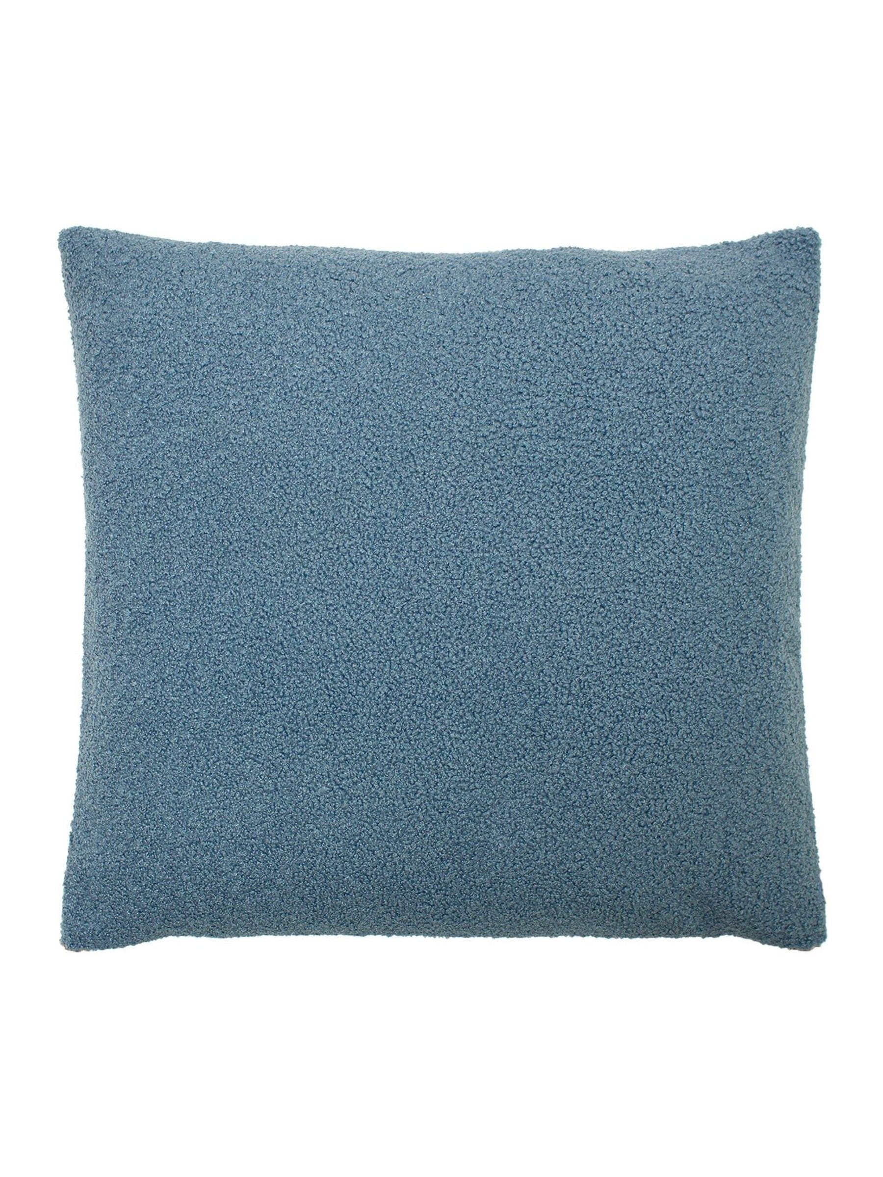 furn. teddy borg fleece cushion wedgewood blue - British product