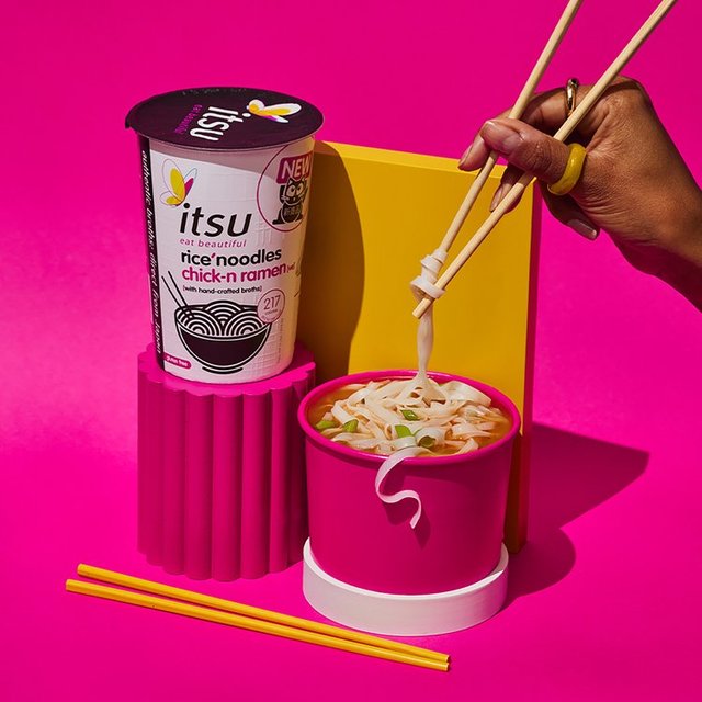 itsu chick-n ramen rice noodles cup   64g GOODS M&S   