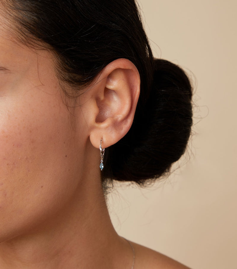 Astrid & Miyu white gold hoop earrings with alexandrite, UK version