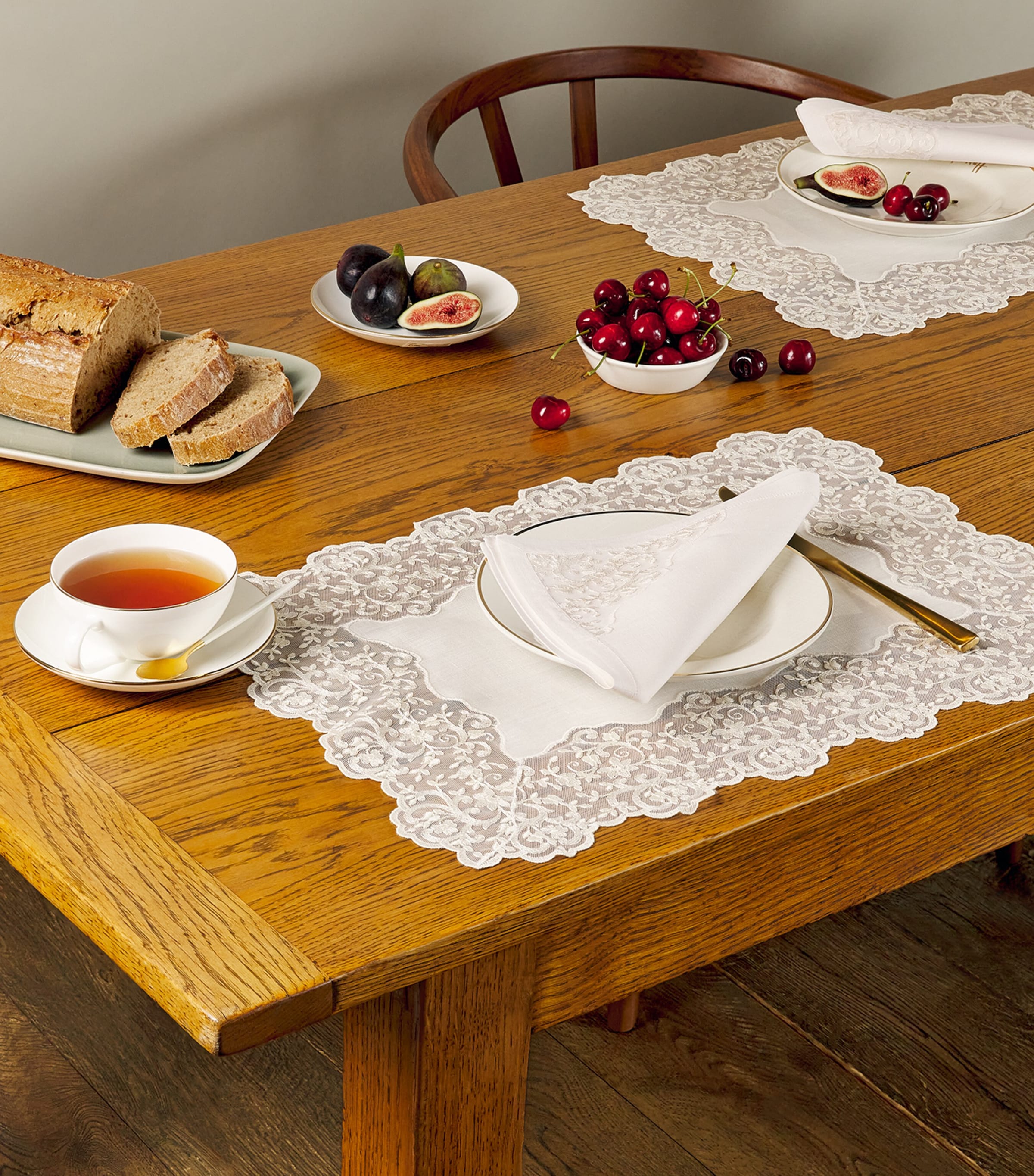 Dea linen lace-trim elite napkin 45cm x 45cm - British product