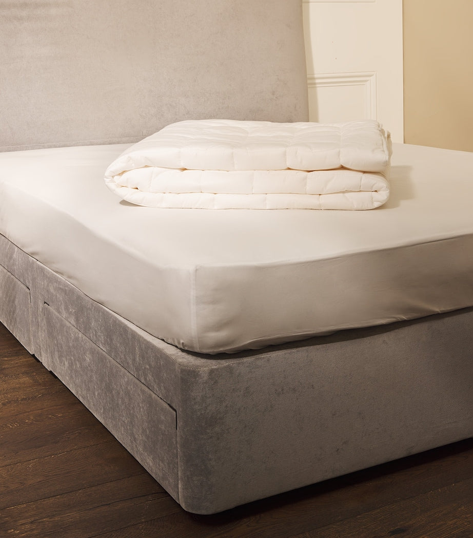 Harrods of London Eco Control Emperor mattress protector 215cm x 215cm, UK version