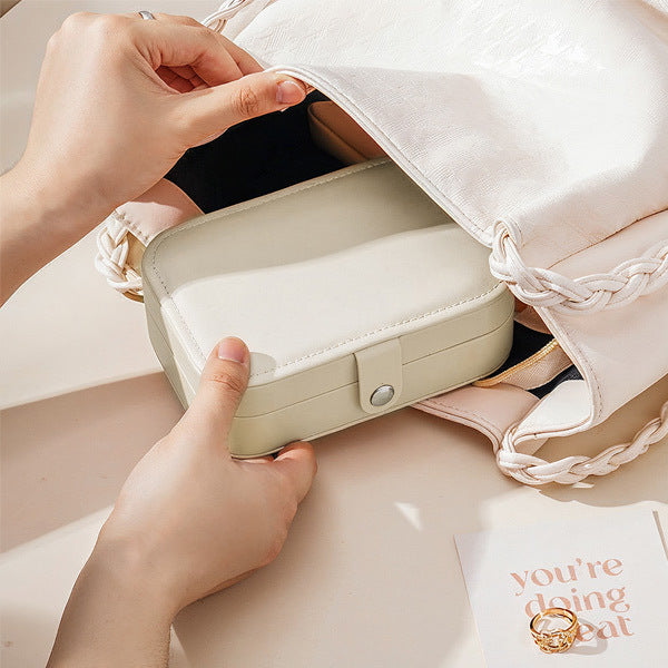 Livingandhome white PU leather jewellery box 17x12cm (British brand)
