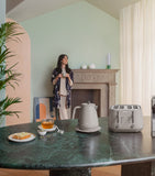 De'Longhi Eclettica kettle 1.7L with saucer - British product