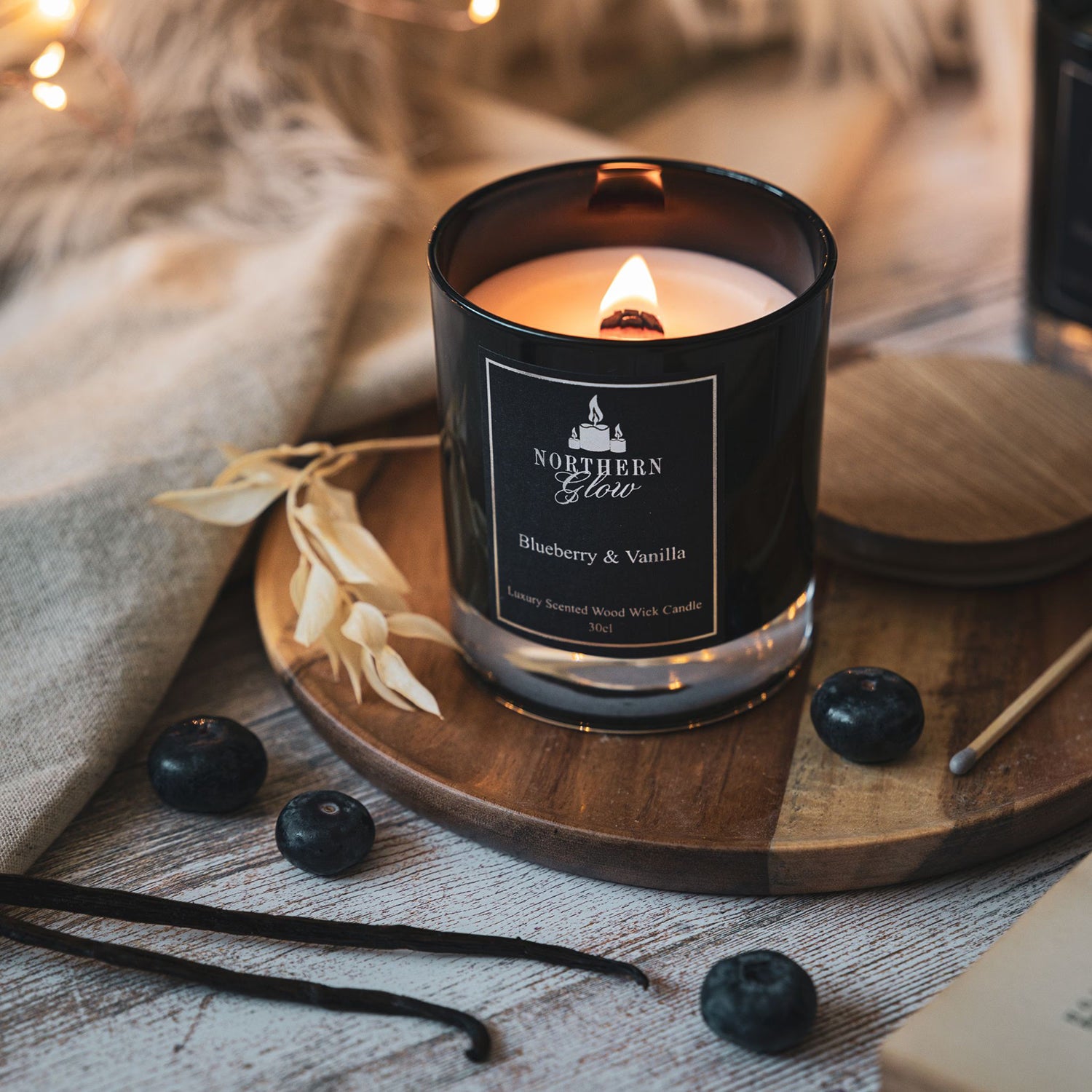 Scented wood wick candle blueberry and vanilla 212g, imported from the UK