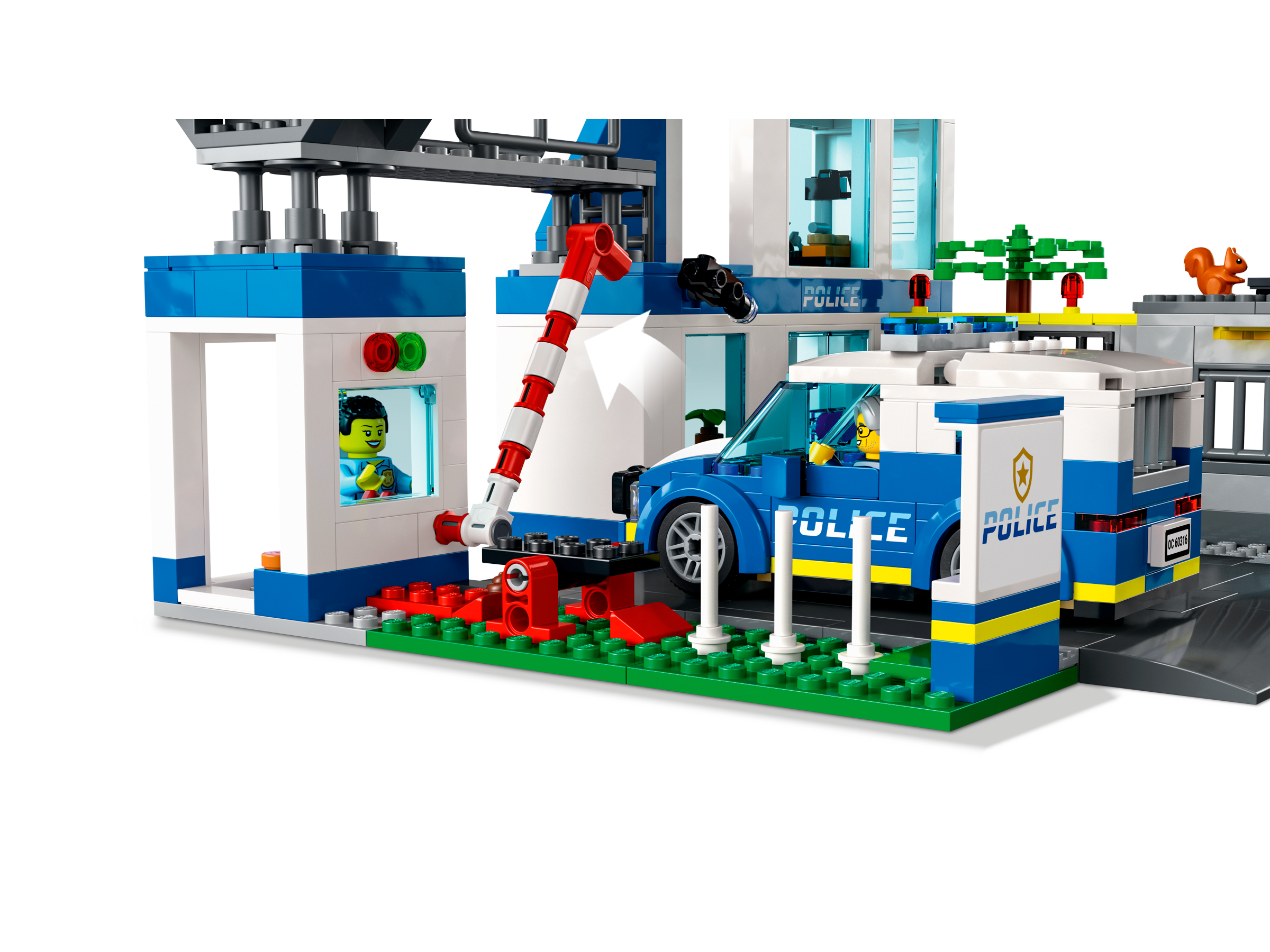 LEGO City Police Station set 668 pieces, imported from the UK