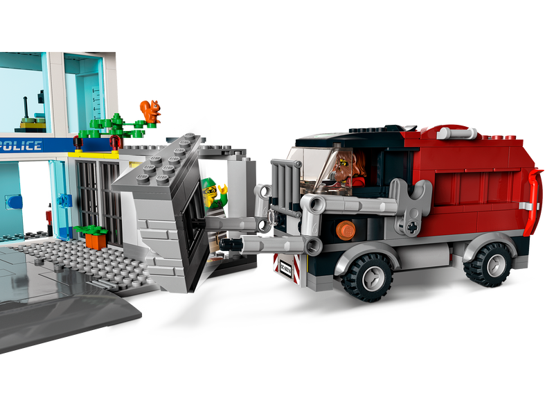 LEGO City Police Station set 668 pieces, imported from the UK