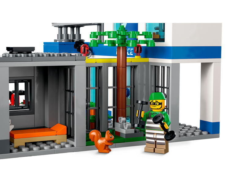 LEGO City Police Station set 668 pieces, imported from the UK
