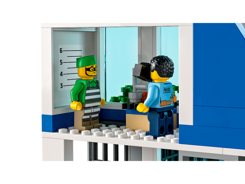 LEGO City Police Station set 668 pieces, imported from the UK