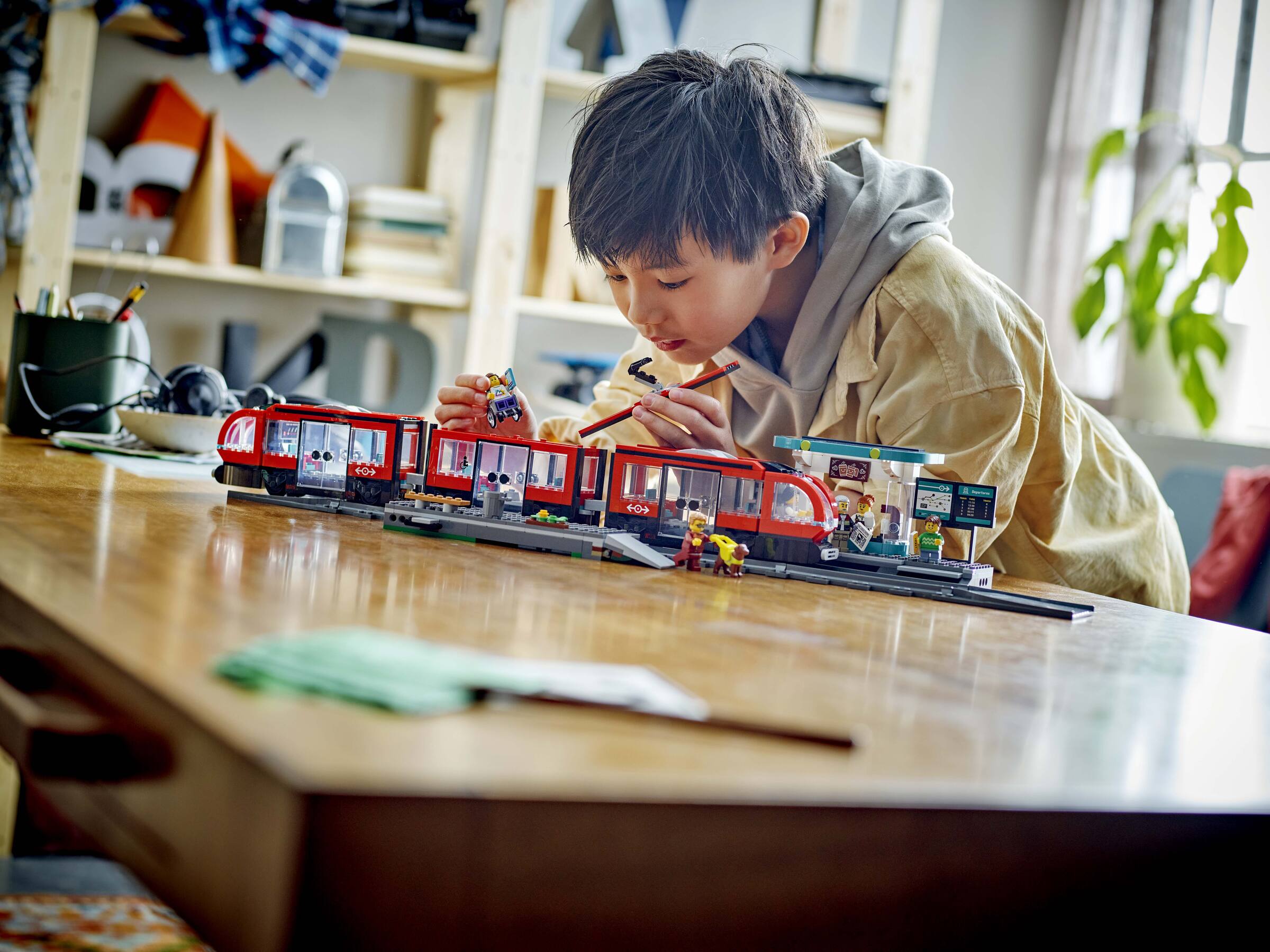 LEGO City Downtown Streetcar and Station 811 Pieces - British product