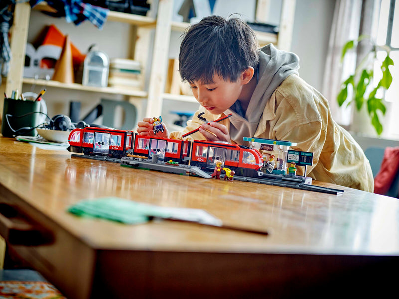 LEGO City Downtown Streetcar and Station 811 Pieces - British product