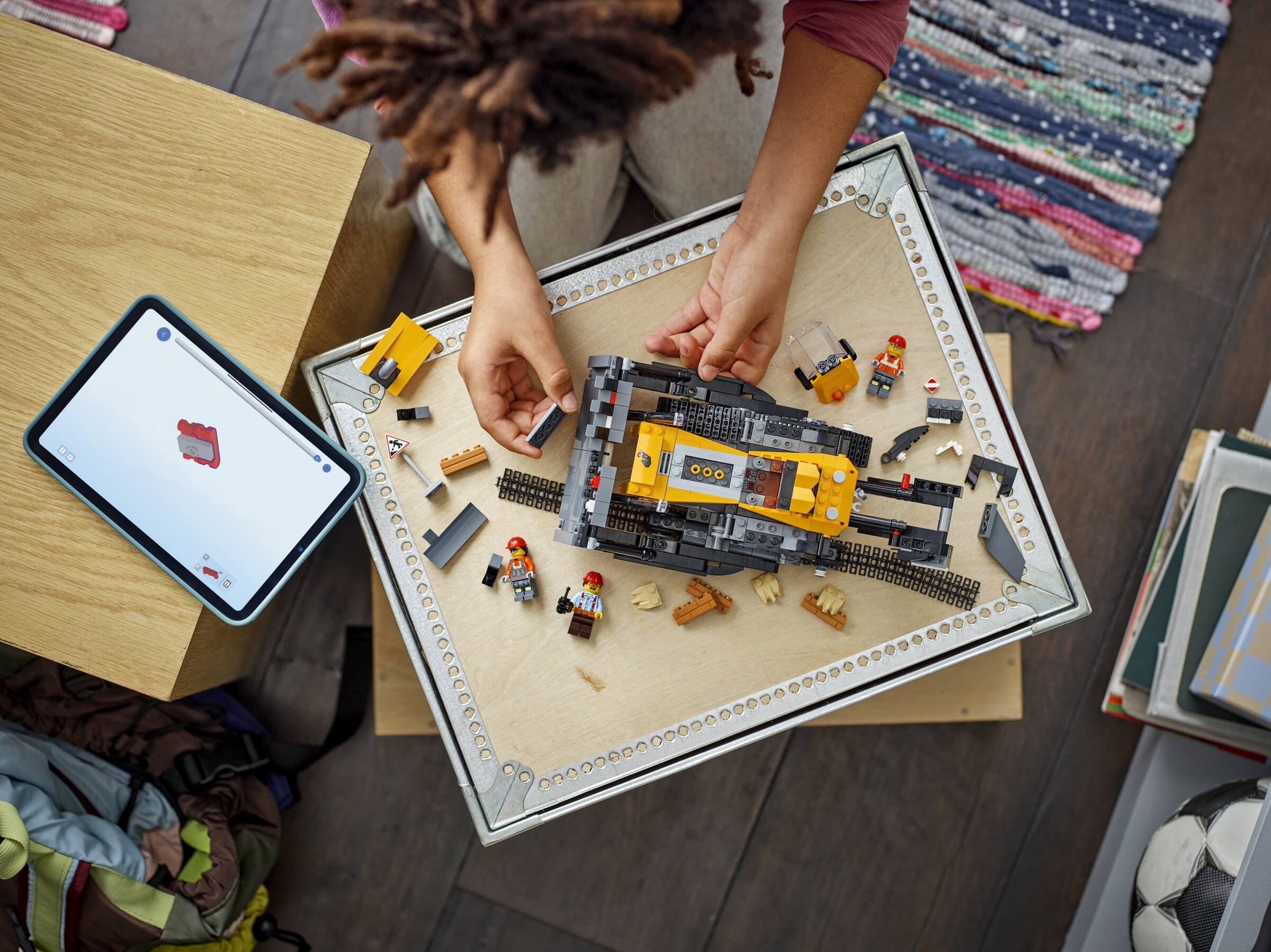 LEGO yellow bulldozer construction set 682 pieces (British brand)