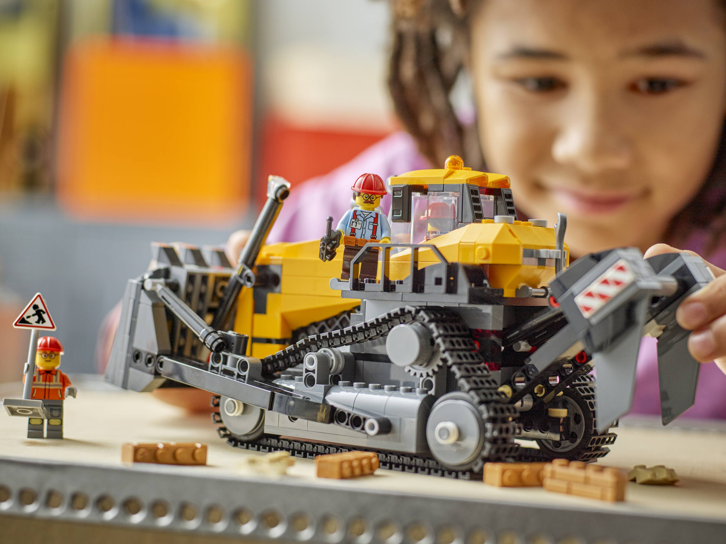 LEGO yellow bulldozer construction set 682 pieces (British brand)