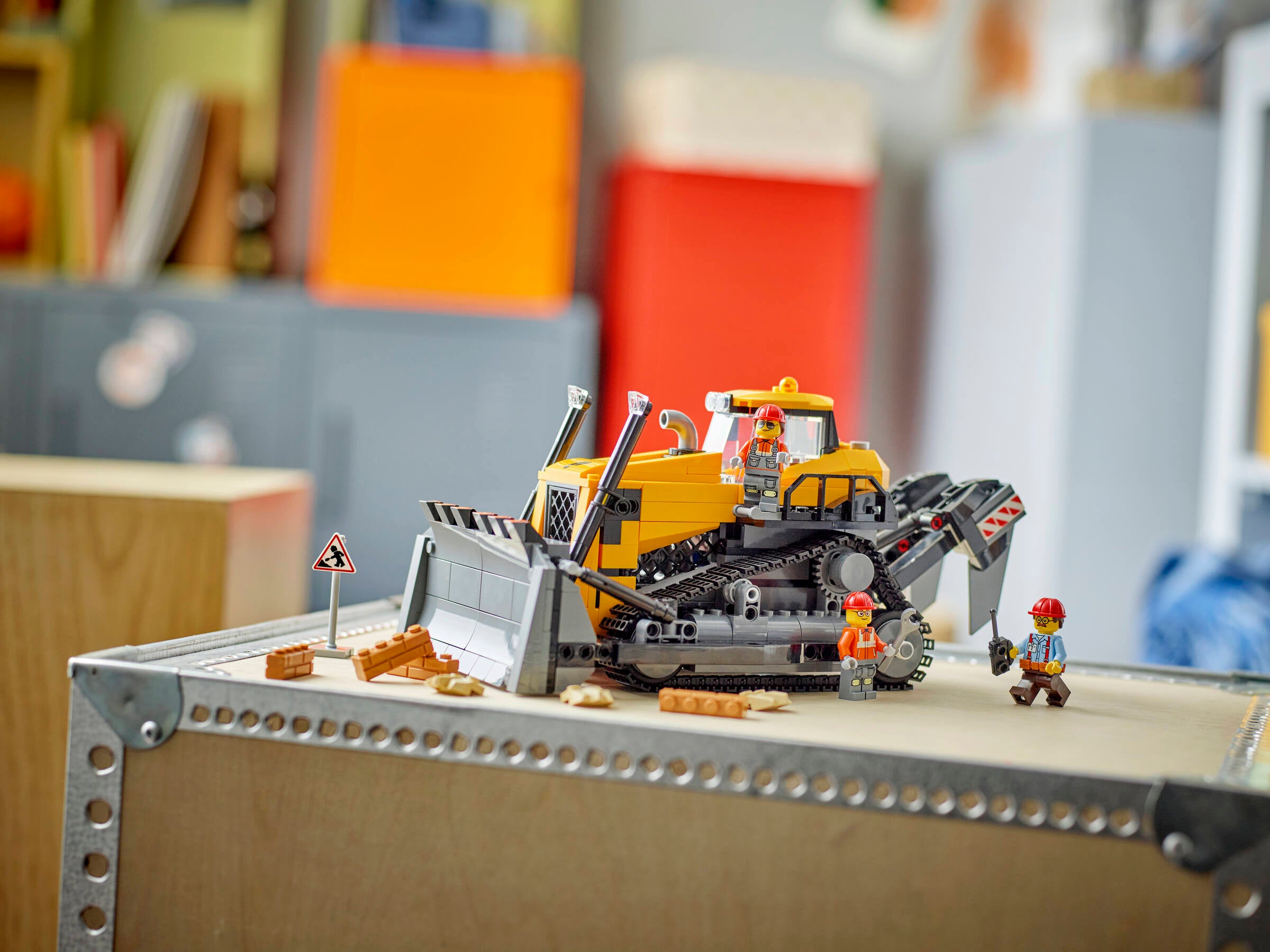 LEGO yellow bulldozer construction set 682 pieces (British brand)