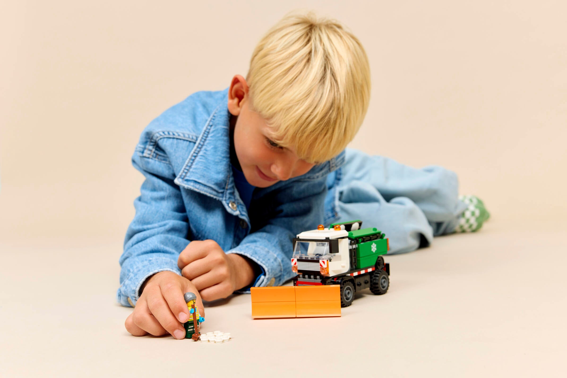LEGO City Snowplow building set 263 pieces, UK version